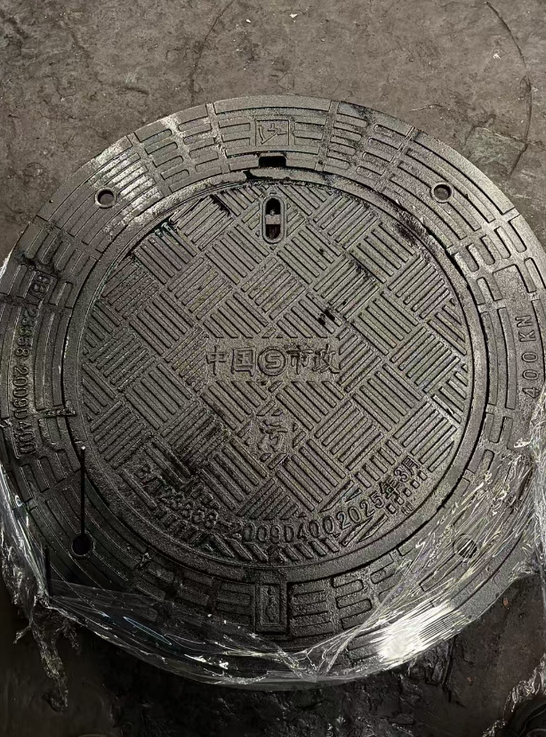 可克达拉球墨铸铁防沉降井盖展示